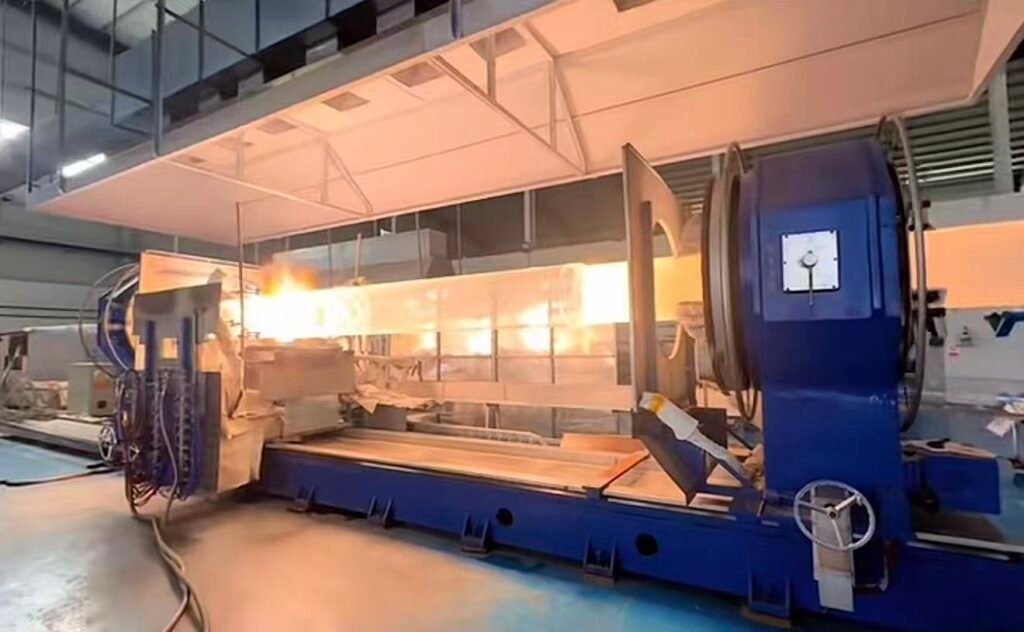 Worker forming quartz glass tube using high temperature flame processing