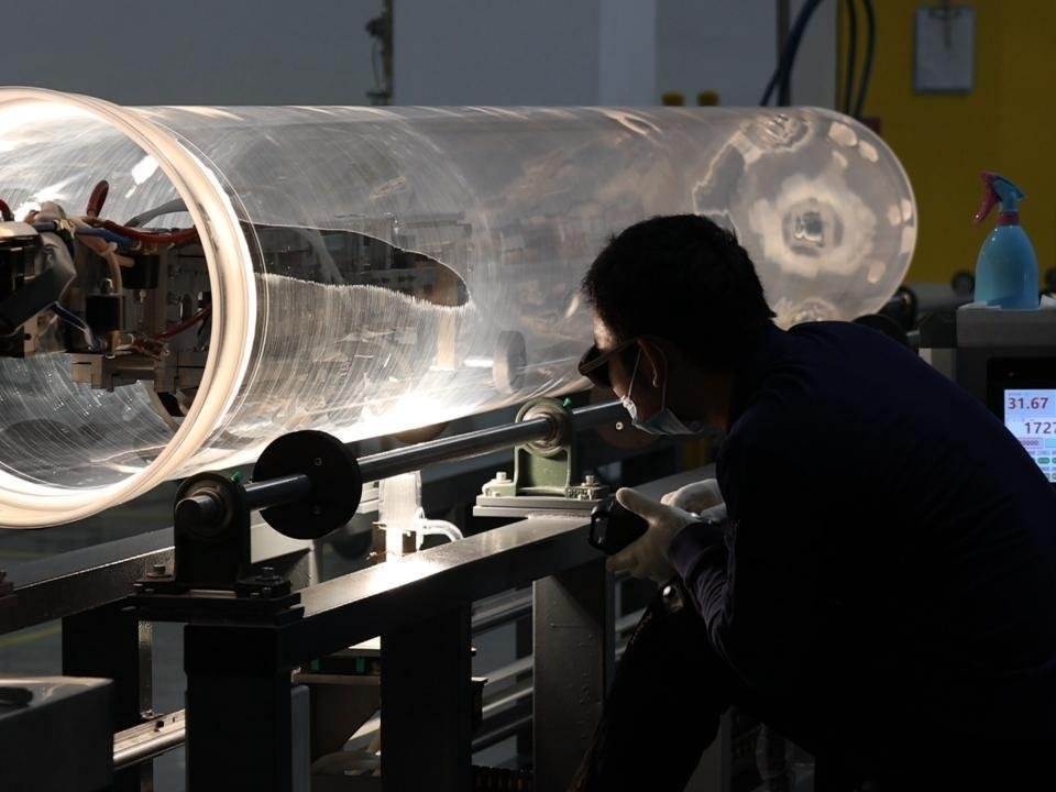 Quality inspection of high purity quartz glass tubes before delivery